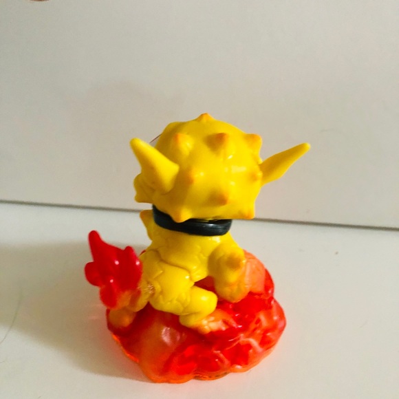 Skylanders Giants *rare* Molten Hot Dog figure. - Picture 3 of 6